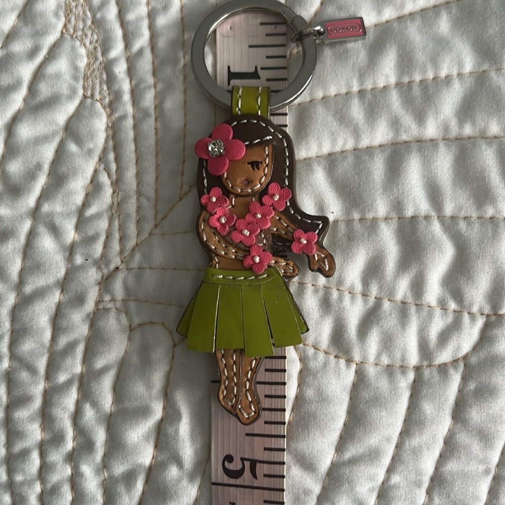 Rare Coach Hawaiian Hula Girl and Plumeria Flower 🌺 Key Holder - Picture 5 of 7